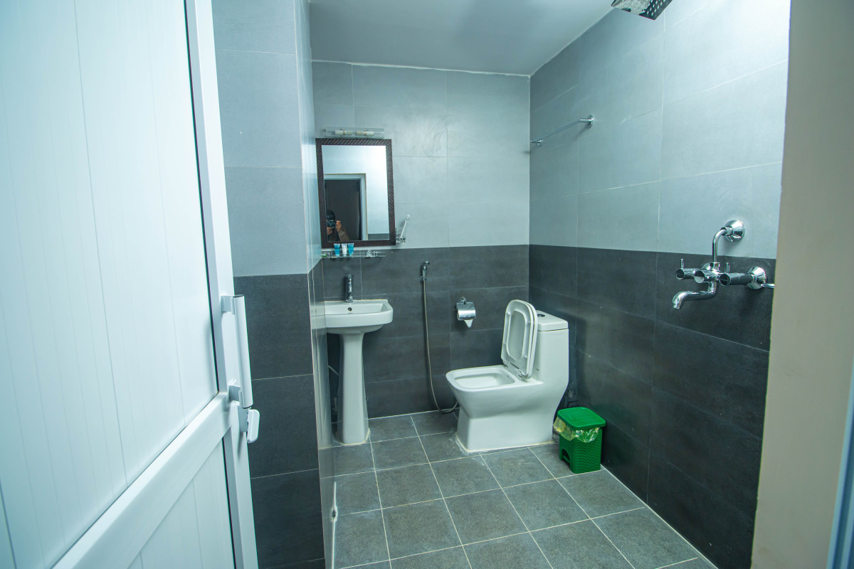 Super Deluxe Room - Jacuzzi Bathroom